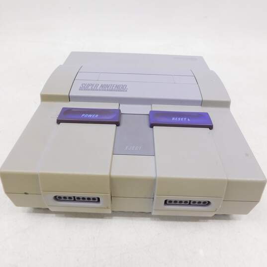 Nintendo SNES Console and Controller Bundle image number 4