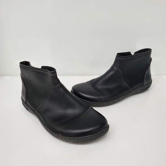 Birkenstock's WM's Black Leather Booties Size 33/8 US image number 2