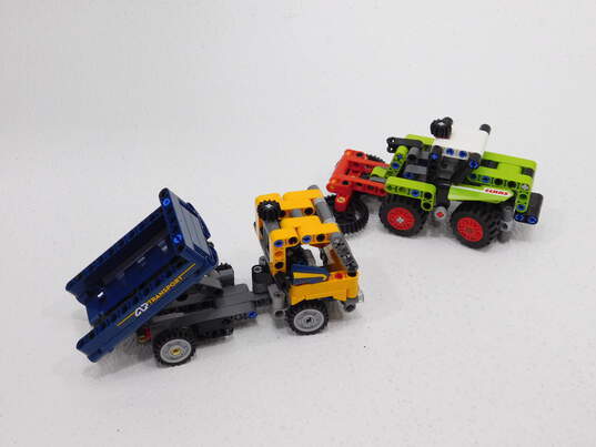 Technic Sets Lot 42136: John Deere 9620R 4WD Tractor 42102 42147: Dump Truck & 42120: Rescue Hovercraft image number 8