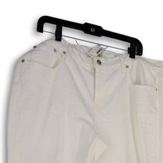 Womens White Denim Pockets Light Wash Comfort Straight Leg Jeans Size 34 image number 3