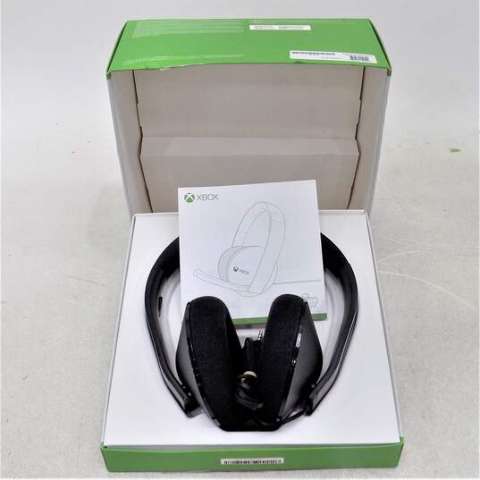 2 Microsoft Xbox One Stereo Headsets IOB image number 4