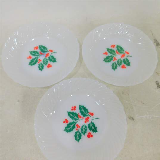 Vintage Termocrisa Crisa Christmas Holly Berry Milk Glass Coupe Soup Bowls Set of 5 image number 3