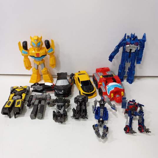 Bundle of 11 Assorted Transformer Action Figures image number 1