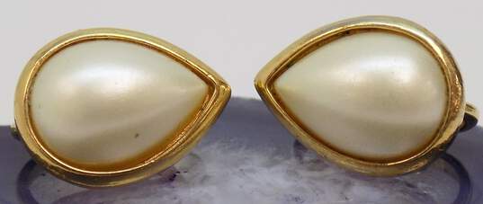 Vintage Crown Trifari Faux Pearl & Gold Tone Clip-On Earrings 8.0g image number 4