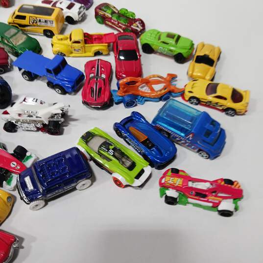 4 Pound of Bundle of Assorted Hot Wheels Toy Cars image number 5