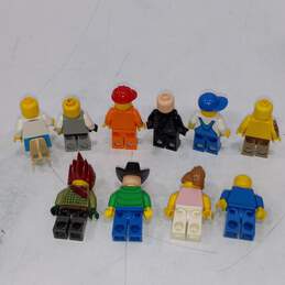 Bundle of Assorted Lego Minifigures alternative image