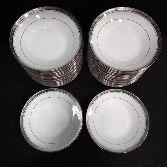 Noritake Contemporary Majestic Platinum Boxed Dishes image number 4