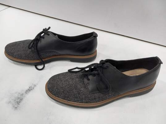 Men's Clarks Size 9 Black and Grey Dress Shoes image number 3