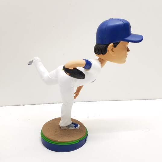 Bobblehead LA Dodgers 2022 Dave Roberts and Hyun-Jin Ryn Collection Bundle image number 5