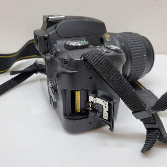 Nikon D40 6.1MP Digital SLR Camera w/ 18-55mm f3.5-5.6G II Zoom Lens image number 4