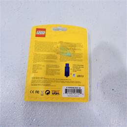 LEGO 8 GB USB Yellow & Blue Brick Keychain FLASH DRIVE alternative image