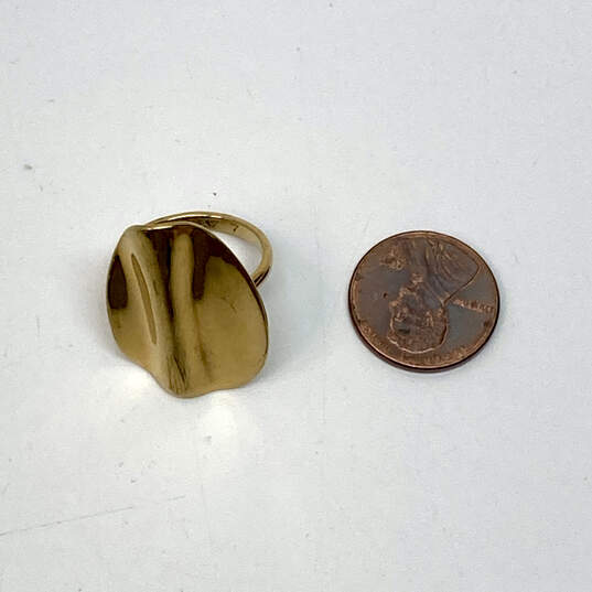 Designer J. Crew Gold-Tone Asymmetric Shaped Band Ring Size 6.75 image number 4