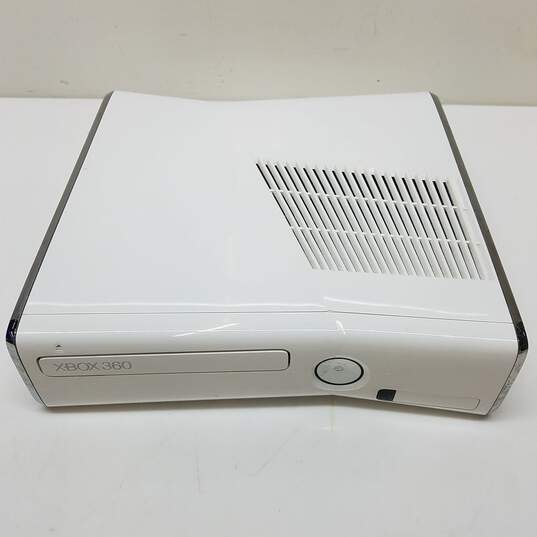White Xbox 360 S 320GB Console image number 1