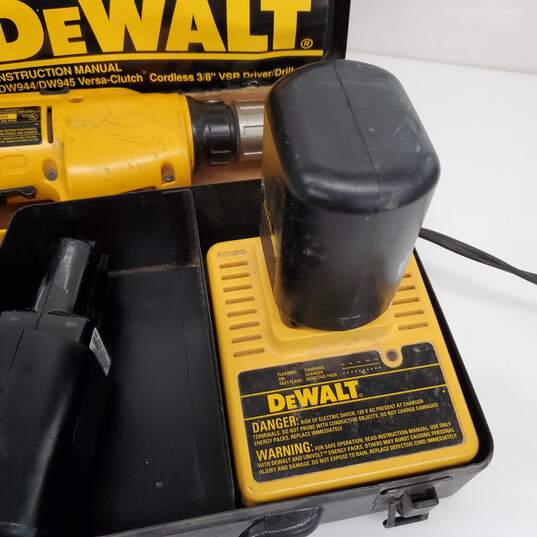 UNTESTED DeWalt DW945 Versa-Clutch Cordless 3/8" Drill/Driver in Metal Case P/R image number 8