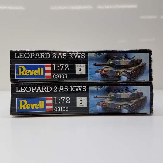 Lot of 2  Revell 03105 Leopard 2A5 KWS 1:72 Tank Sealed #3 image number 2
