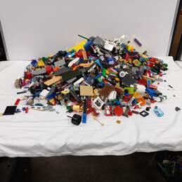 25lb Bundle of Assorted Lego Building Pieces & Other Toys