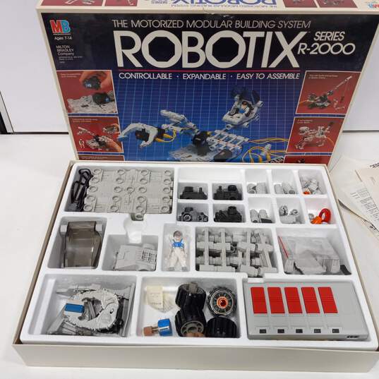 Vintage Milton Bradley Robotix Series R-2000 Motorized Modular Building Set 4432 image number 2