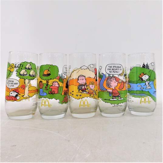 Vintage McDonald's Camp Snoopy Collection Set of 5 Glasses Charlie Brown Peanuts image number 1