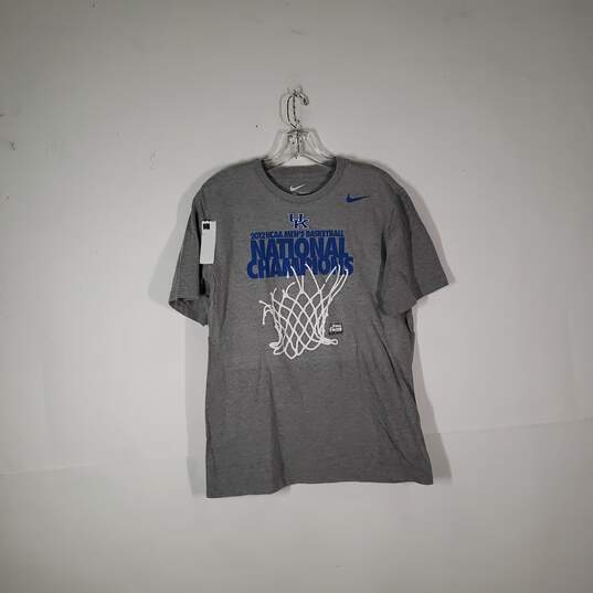 Mens Standard Fit Kentucky Wildcats Basketball Pullover T-Shirt Size Large image number 1