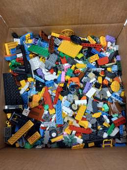 8.5lbs Bundle of Assorted Building Bricks