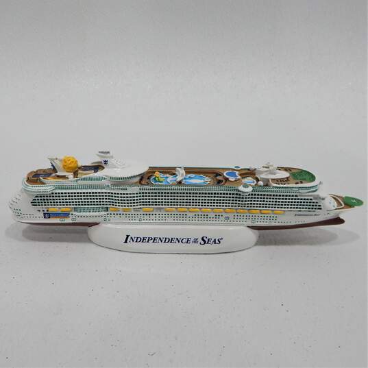 Royal Caribbean Official Licensed Ship Model Independence of the Seas IOB image number 3