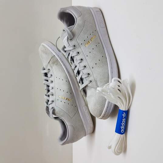 Buy the Men's Adidas Stan Smith GX2416 Grey/Gold Suede Sneakers Size | GoodwillFinds