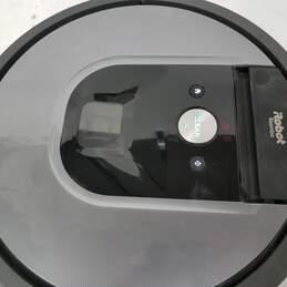 iRobot Roomba 960 Robotic Vacuum Cleaner w/ Charging Station Lot B alternative image