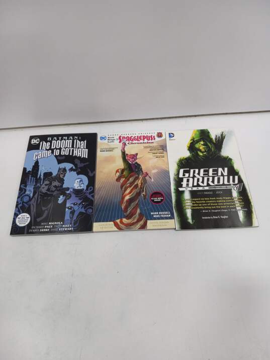 Bundle of Assorted DC Graphic Novels image number 4