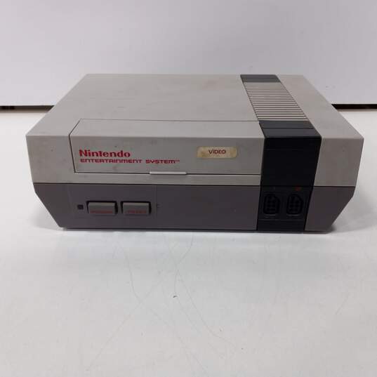 Nintendo Entertainment System NES Console w/ Controllers image number 2