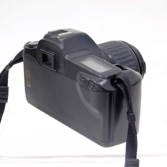 Canon EOS Rebel 35mm Film Camera w/ Case & Accessories image number 3