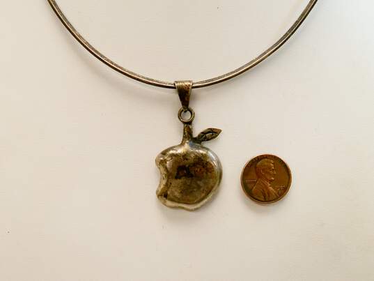 Vintage Taxco Sterling Silver Bitten Apple Pendant Collar Necklace 25.5g image number 4