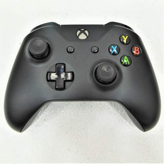 Lot of 2 Microsoft Xbox One Controllers image number 2