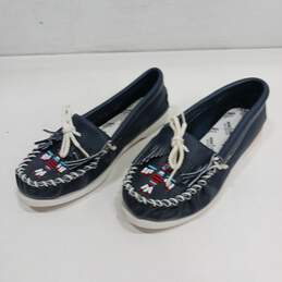 Women's Navy Minnetonka Shoes Size 5 alternative image