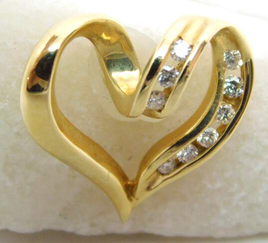 14K Yellow Gold 0.15 CTTW Diamond Ribbon Heart Pendant 2.2g image number 1