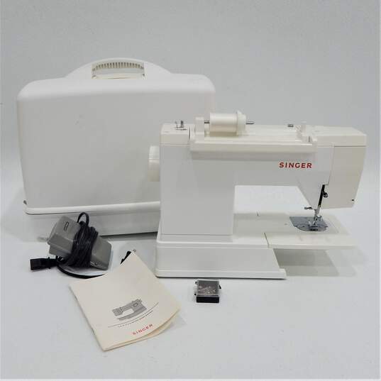 Singer 5932 Electric Sewing Machine With Pedal Manual & Case image number 1