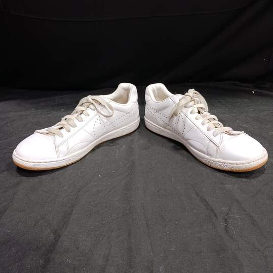 Women's White Nike Shoes Size 8.5 image number 2