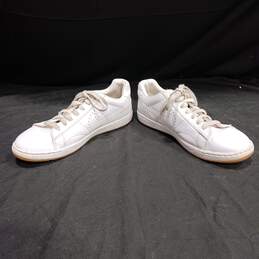 Women's White Nike Shoes Size 8.5 alternative image