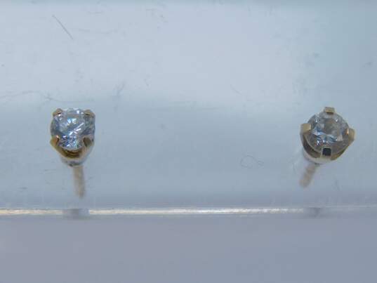 14K Gold 0.22 CTTW Round Diamond Stud Earrings 0.5g image number 1