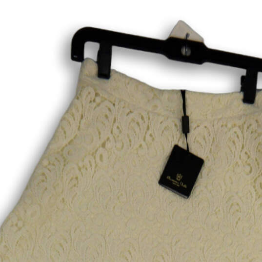 NWT Womens White Lace Flat Front Elastic Waist Pull-On Flared Skirt Size 4 image number 3