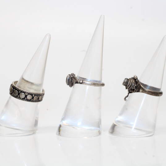Assortment of 3 Sterling Silver Rings FOR REPAIR Size 5.25, 5.5, 6.5 - 7.9g image number 3