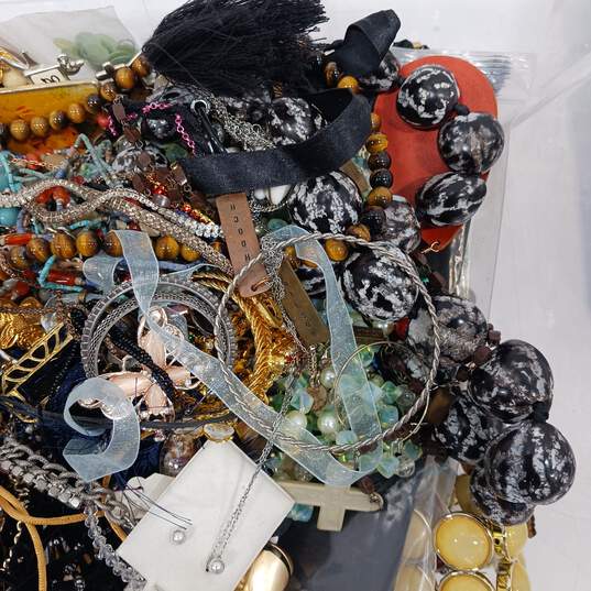 8.6LB Bulk Lot of Assorted Fashion Costume Jewelry image number 3