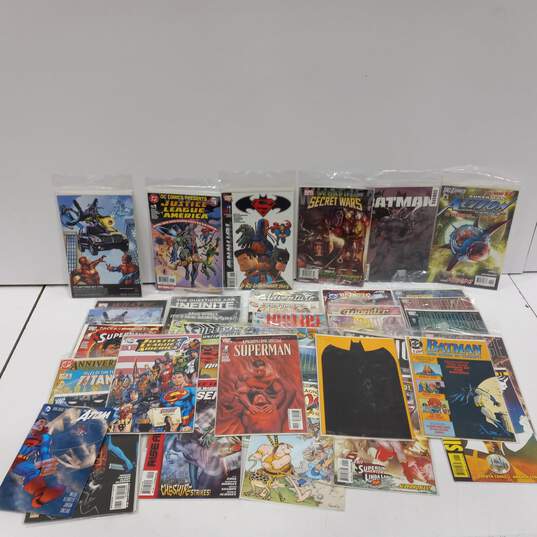 Bundle of Assorted Comic Books image number 1