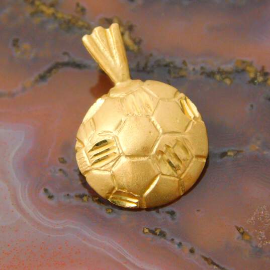 14k Yellow Gold Etched Soccer Ball Pendant Charm 1.4g image number 1