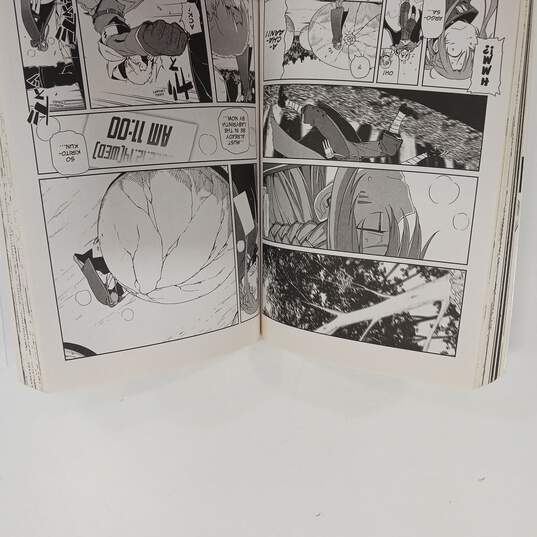 Bundle of 12 Assorted Manga Books image number 5