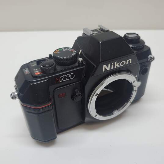 Nikon N2000 35mm Film SLR Black Camera Body without Lens For Parts/Repair image number 2