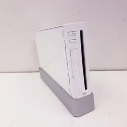 Nintendo Wii White Console w/ Accessories alternative image