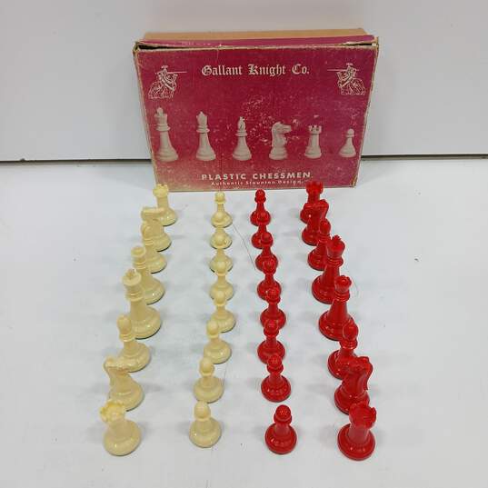 Gallant Knight Co. Plastic Chessmen Classic Red & Ivory Style No. 36R Chess pieces image number 2