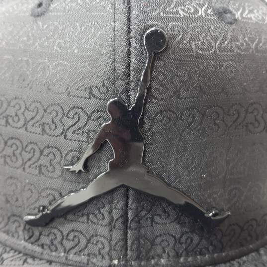 Pair of Nike Air Jordan Youth Jumpman Logo Snapback Baseball Caps 4/7 image number 4