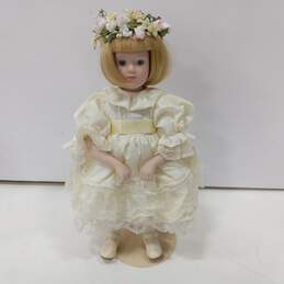 The Danbury Mint Princess Diana's Flower Girl Portrait Doll IOB alternative image