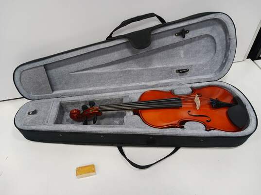 Wooden 4/4 Violin w/Black Canvas Case image number 1